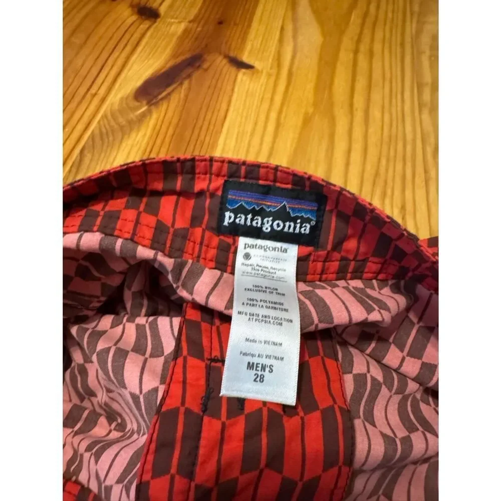 Patagonia Wavefarer Board Shorts Quiver Glowing Ember Zip Pocket Men's Sz 28